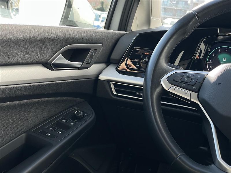 Volkswagen Golf 1,5 eTSI DSG Life  Variant - fotka 13 z 23