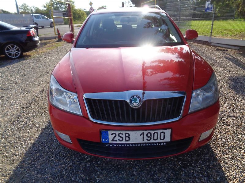 Škoda Octavia 1,6 - fotka 2 z 23
