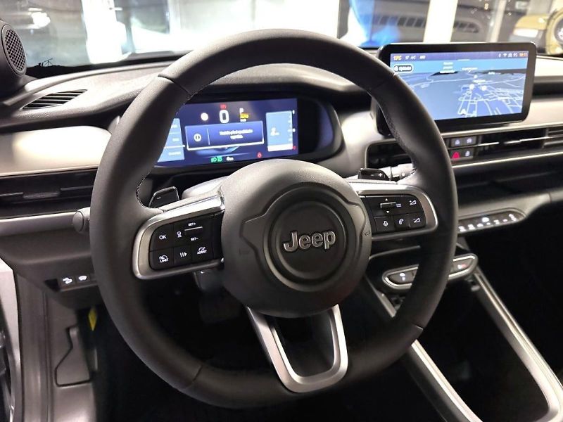 Jeep Avenger (2026) 1.2 T e-hybrid AT 145k 4xe Upl - fotka 18 z 20