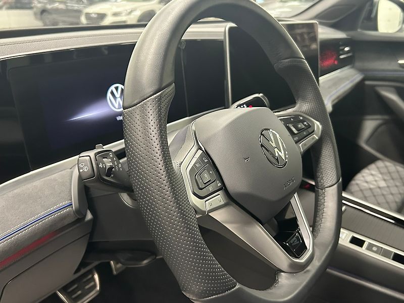 Volkswagen Passat (2025) R-Line Black 142kW DSG 4WD | Z - fotka 26 z 65