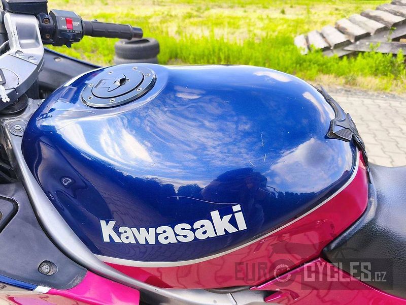 Kawasaki ZZR 600 (1992) - fotka 9 z 12