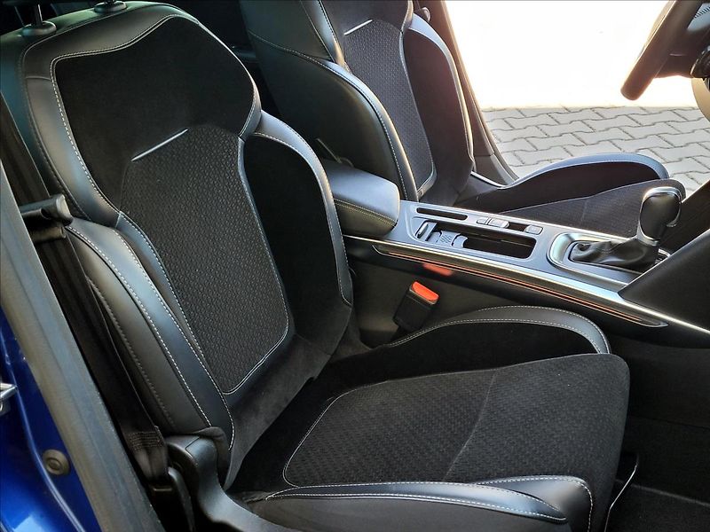 Renault Mégane 1,3 TCe 120kW GT-Line VÝBAVA - fotka 28 z 57