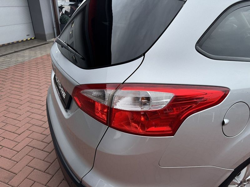 Ford Focus (2011) 1.6i Ti-VCT Klima Winter Paket - fotka 38 z 46