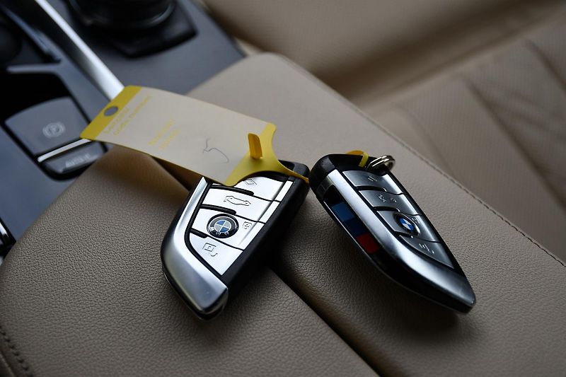 BMW Řada 5 520i M-SPORT 1M ČR REZERVACE - fotka 37 z 39