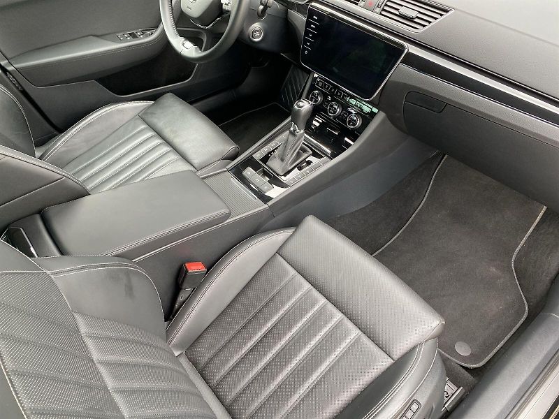 Škoda Superb (2023) Combi 2.0 TDI DSG L&K - fotka 8 z 35