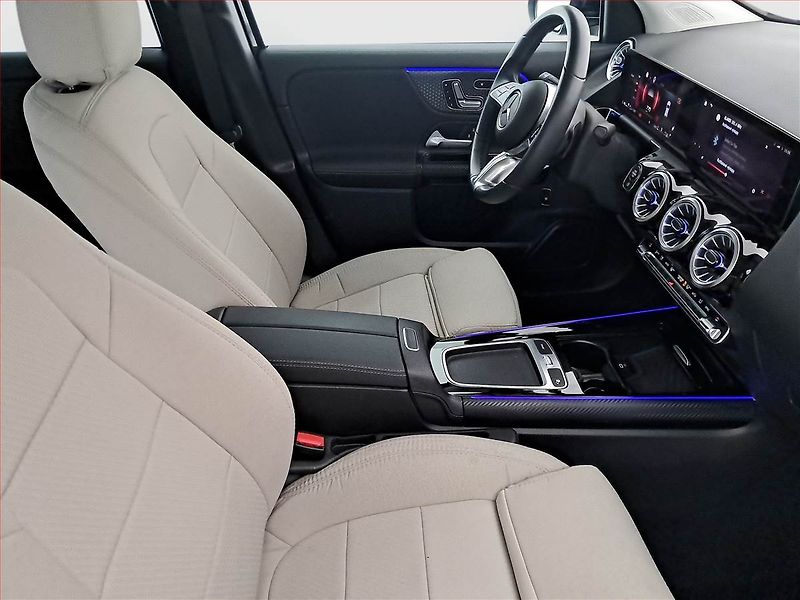 Mercedes-Benz GLA (2023) 200 d 4MATIC - fotka 9 z 16