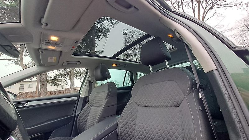 Škoda Superb 1.6 CRTDI DSG Comfort+Panorama - fotka 31 z 32