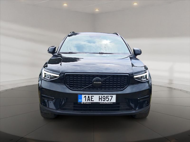Volvo XC40 2,0 B4 Plus Black Edition AT - fotka 3 z 11
