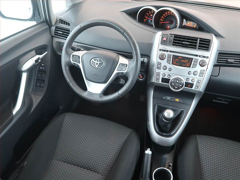 Toyota Verso (2011) 2.2 D-CAT, po STK, Tažné - fotka 7 z 12