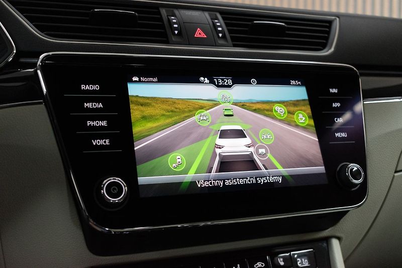 Škoda Superb TDI 147kW L&K 4x4*DPH*ČR 1.MAJ - fotka 37 z 52
