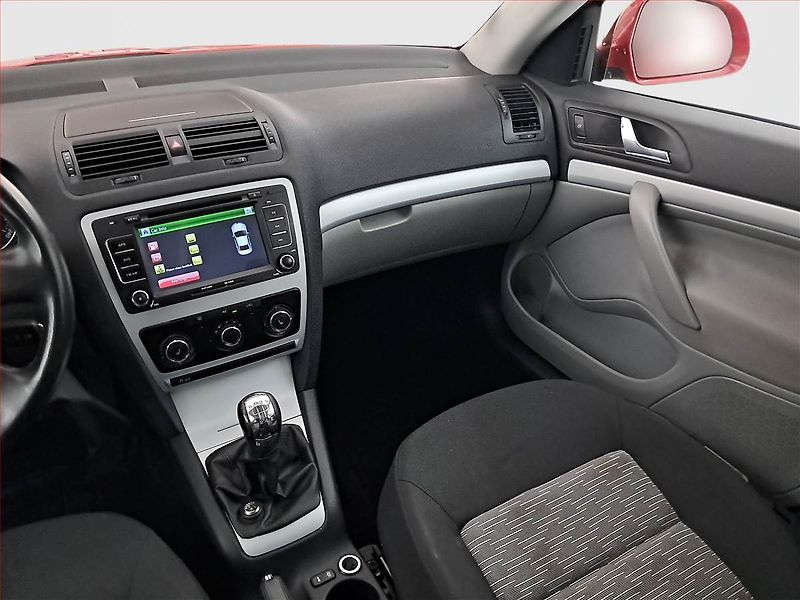 Škoda Octavia (2010) Ambiente 1.4 TSI, Navi - fotka 8 z 15
