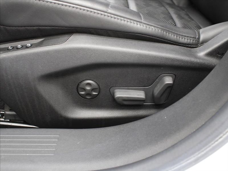 Citroën C5 X 1,6 PHEV 225 Shine PACK 17tkm. - fotka 14 z 17