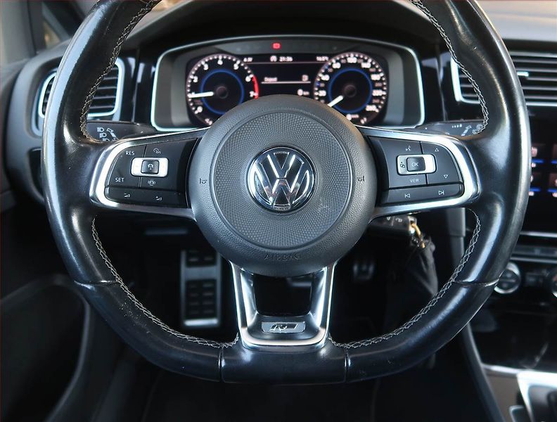 Volkswagen Golf (2020) R-Line 1.5 TSI, Automat, Kůže - fotka 16 z 20
