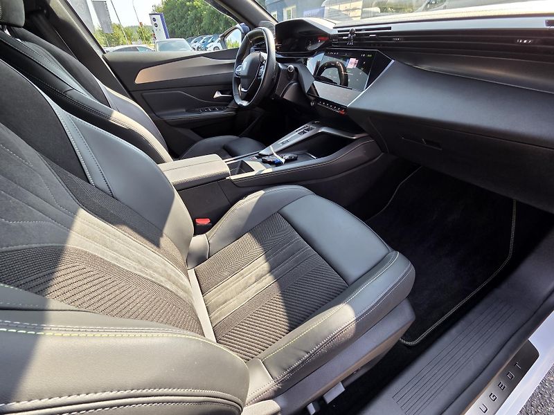 Peugeot 408 (2024) 1.2 PT 130 GT EAT8 - fotka 12 z 36