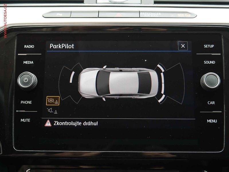 Volkswagen Passat (2018) 2.0TDi, ČR, AC, tempo, park - fotka 20 z 25