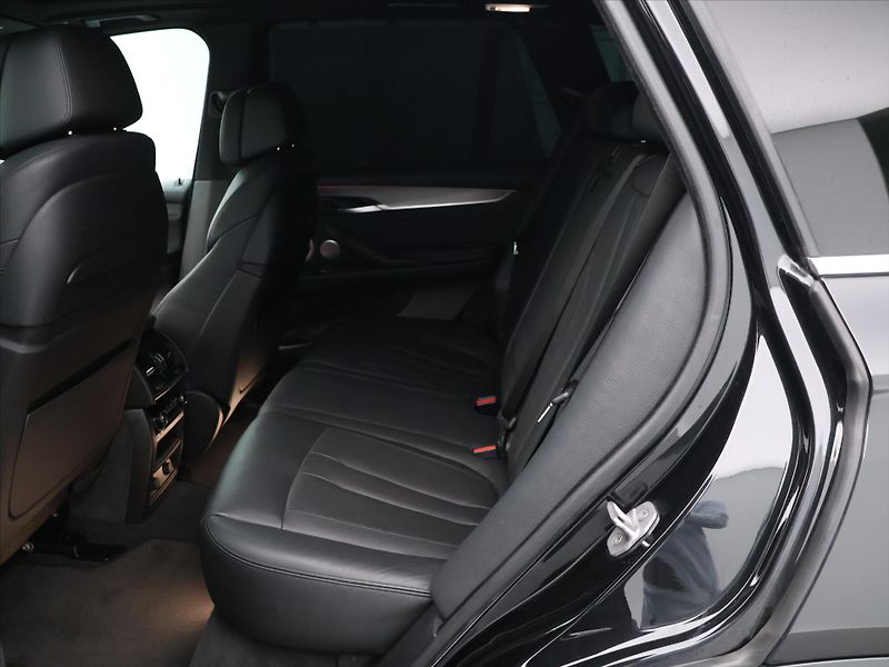BMW X5 3,0 40d 230kW xDrive M-Paket C - fotka 14 z 32