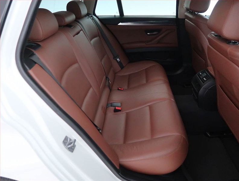 BMW Řada 5 (2015) 530d, Automat, Serv.kniha - fotka 9 z 23