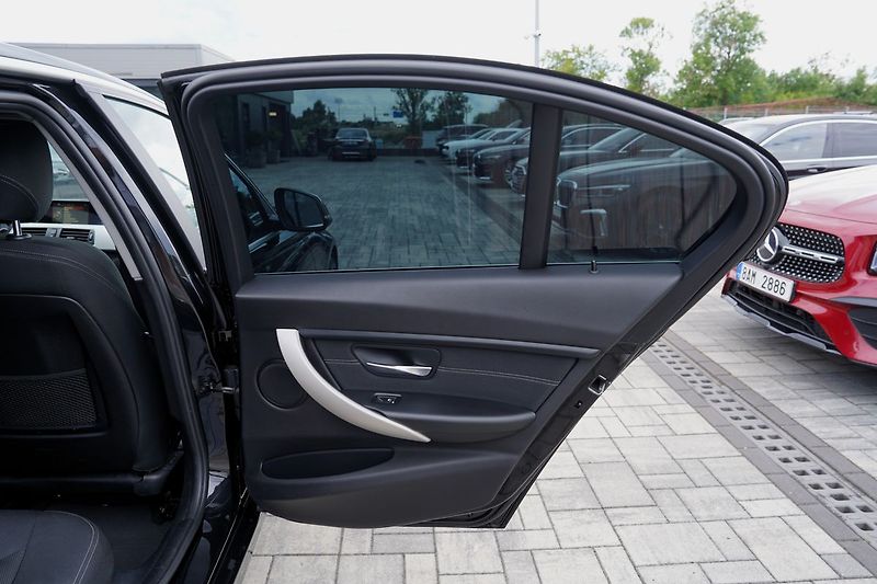 BMW Řada 3 320d automat/EfficientDynamic/ - fotka 17 z 39