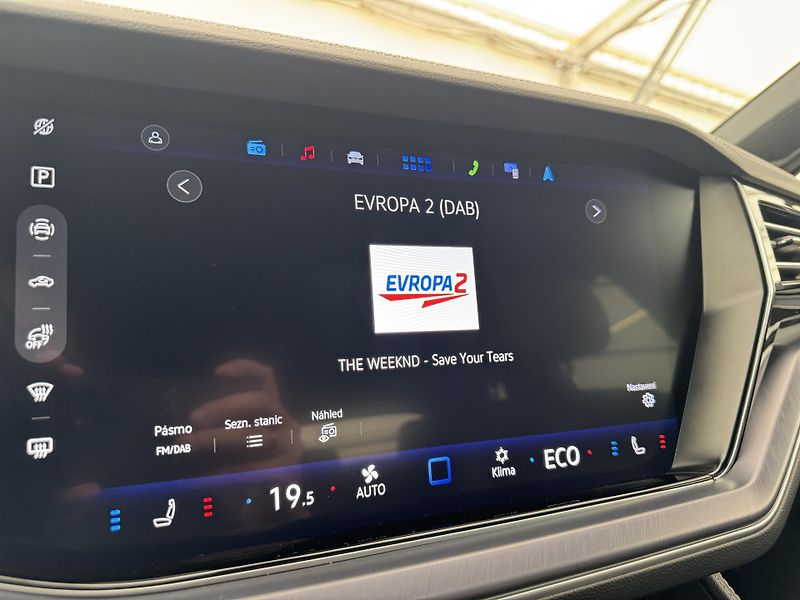 Volkswagen Touareg 3.0Tdi*1-MAJ*DPH*HUD*R-LINE* - fotka 29 z 50