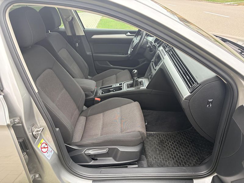 Volkswagen Passat 2.0TDI 110KW MANUAL MATRIX - fotka 59 z 62