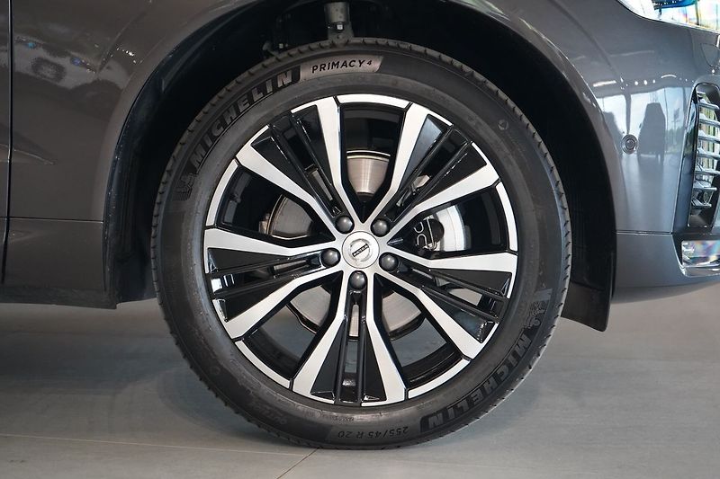 Volvo XC60 B5 AWD Plus Dark, Ventilace - fotka 16 z 46