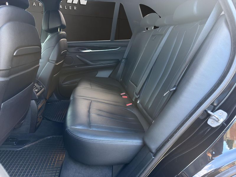 BMW X5 (2014) X5 4.0D 230KW M-PAKET - fotka 13 z 26