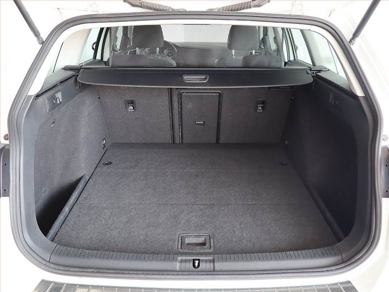 Volkswagen Golf (2016) 1.6 TDI, Automat, Serv.kniha - fotka 14 z 16
