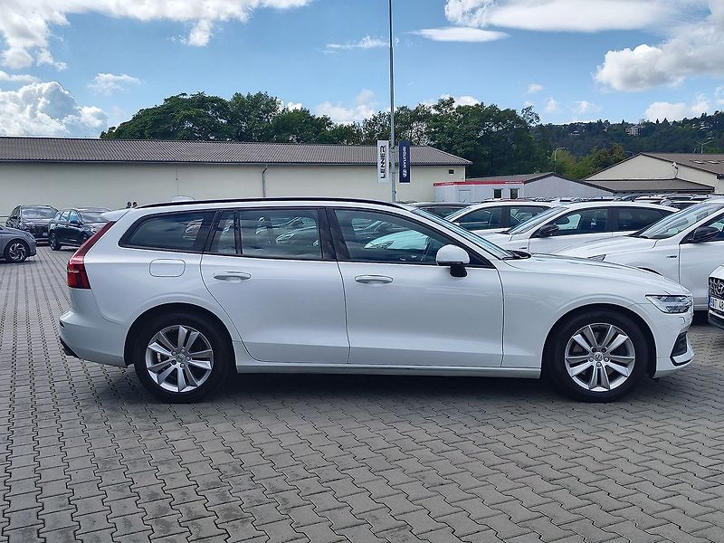 Volvo V60 B3 2.0/120kW Momentum Aut. - fotka 4 z 28