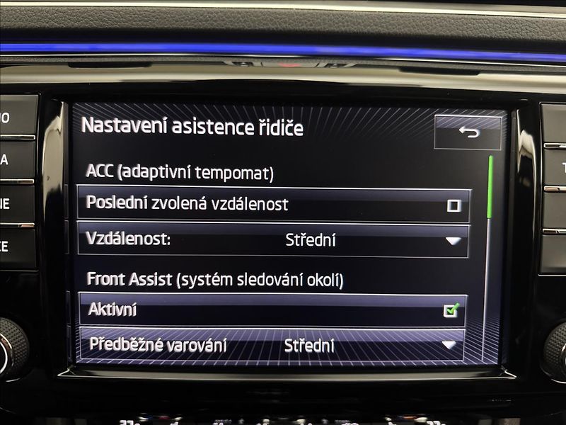 Škoda Superb 2,0 TDi 110kW L&K DPH ACC DCC - fotka 20 z 56
