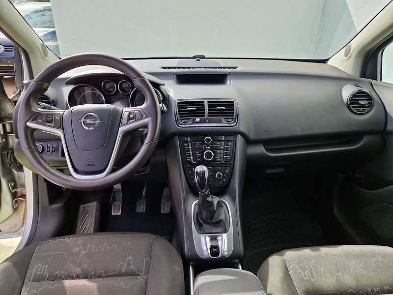 Opel Meriva 1.4 T - fotka 12 z 30