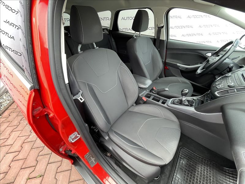Ford Focus 1,0 i,92kW,ČR,DPH,STK 7/28 - fotka 21 z 22