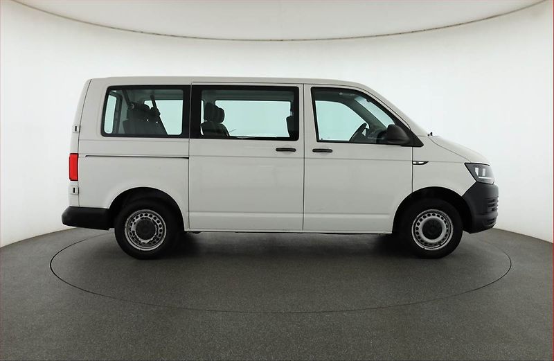 Volkswagen Transporter (2016) 2.0 TDI, Bus, 8Míst, ČR - fotka 6 z 13