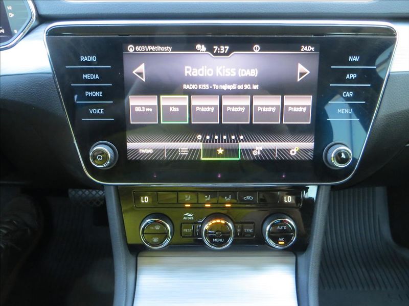 Škoda Superb 2,0 TDI Ambition DSG ČR - fotka 15 z 24