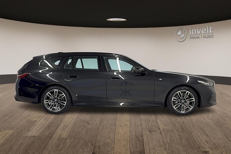 BMW Řada 5 540d xDrive Touring - fotka 2 z 18