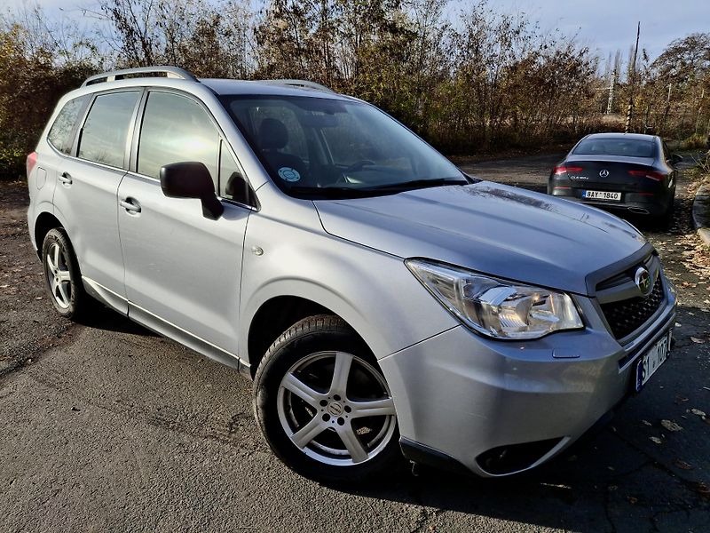 Subaru Forester 2.0 benzin  Rezervace - fotka 5 z 43