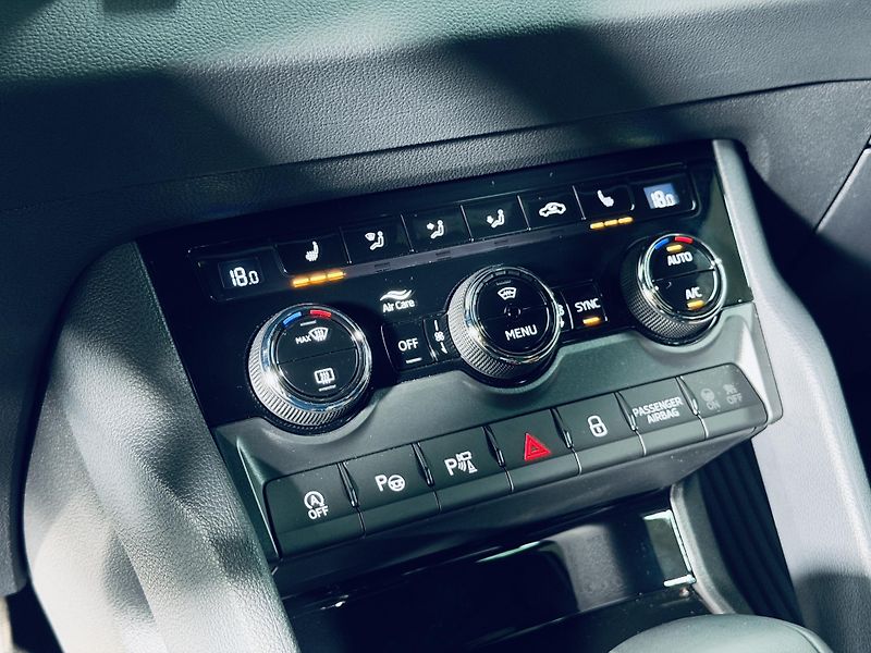 Škoda Karoq (2025) 1.5TSI*SPORT*360*5.LET.ZÁR - fotka 25 z 42