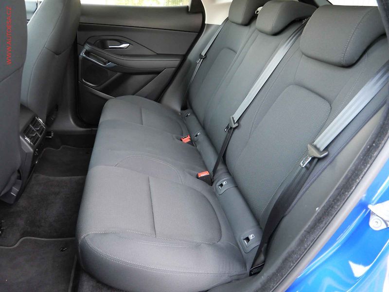 Jaguar E-Pace (2018) 2.0 D D150, LED, navi, kamera - fotka 10 z 21