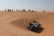 Účastníci Rallye Dakar zdolávají obrovské duny