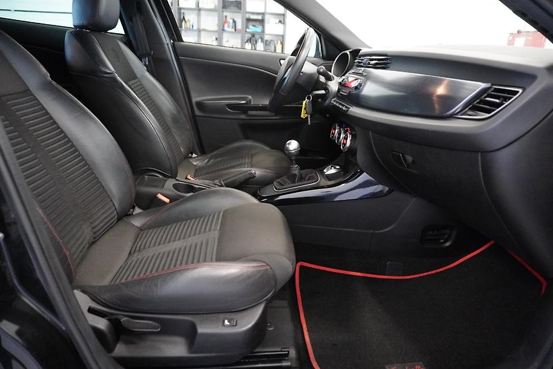Alfa Romeo Giulietta 1.75 TBI QUADRIFOGLIO VERDE - fotka 21 z 27