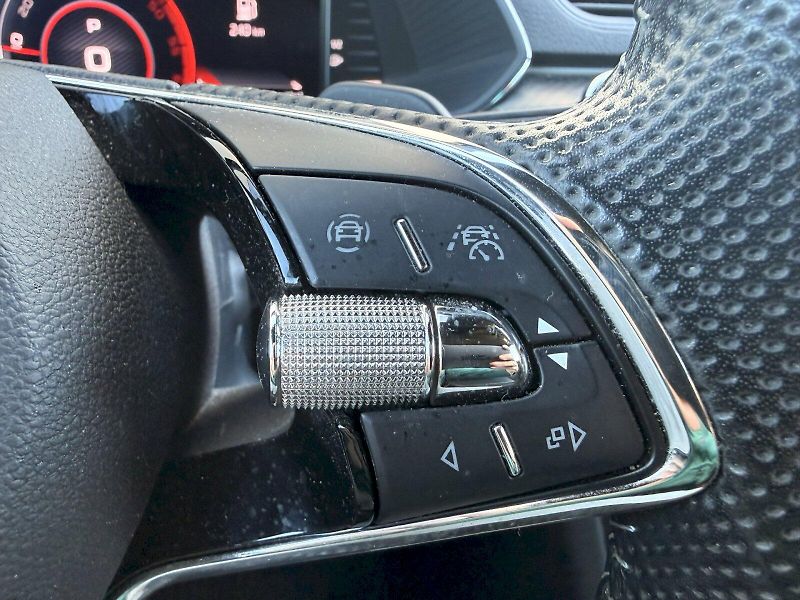 Škoda Superb (2021) SUP.COM Grt SPO TD 147/2,0 A7F - fotka 21 z 26