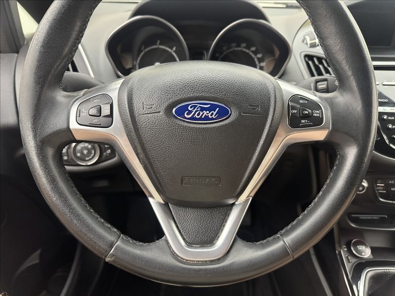 Ford B-MAX 1,6 NAVI KLIMA SENZORY TAŽNÉ - fotka 9 z 36