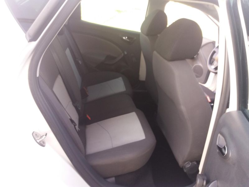 Seat Ibiza 1.2TSi,63kW,ESP,DIG.KLIM, - fotka 15 z 17