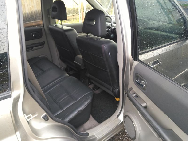 Nissan X-Trail 2,5i AWD /121 kW/ Automat - fotka 31 z 37