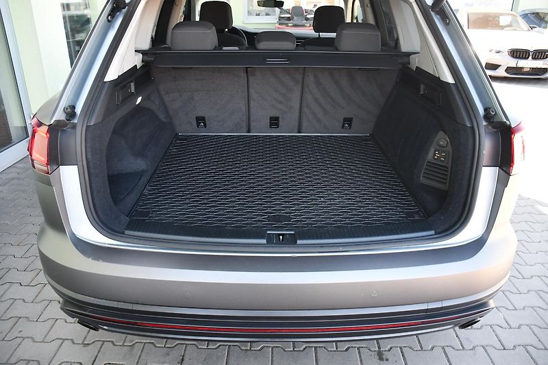 Volkswagen Touareg 3.0TDI 2.SADA KOL ČR - fotka 44 z 54