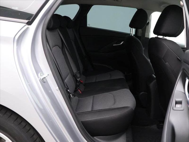 Hyundai i30 1,5 T-GDI Mild Hyb Comfort kom - fotka 12 z 28