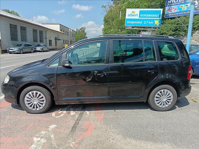 Volkswagen Touran 1,9 TDi Highline - fotka 7 z 21