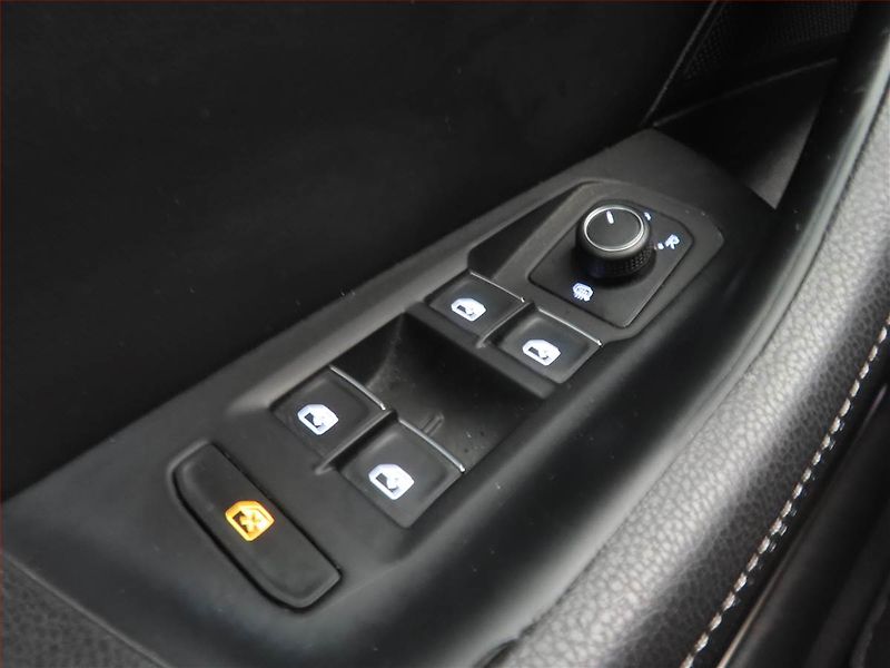 Volkswagen Passat (2016) R-Line 2.0 TDI, Serv.kniha - fotka 14 z 14