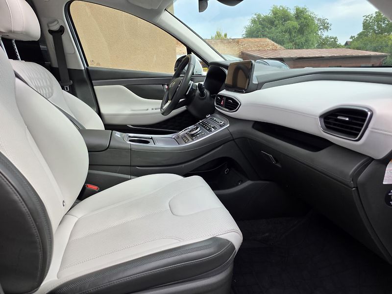 Hyundai Santa Fe 1.6-HYBRID-PREMIUM-PANORAMA - fotka 37 z 44