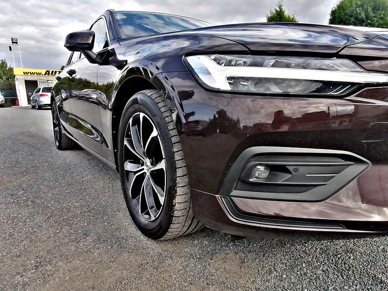 Volvo V60 (2021) 2.0 B4 145kW A/T Kůže - fotka 25 z 27