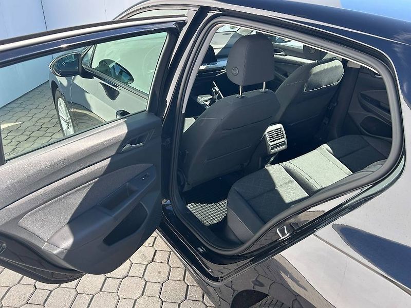 Volkswagen Golf Life 6G 1,5TSi - fotka 7 z 24